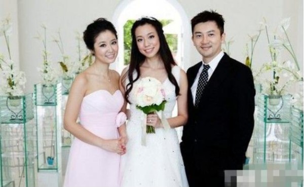 明星结婚，伴郎伴娘都穿什么？