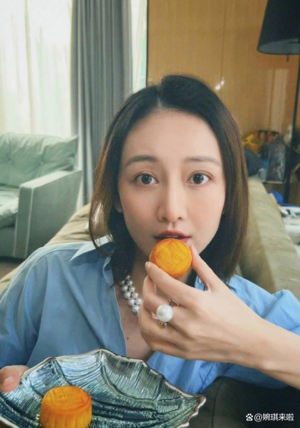 王鸥产后复出，发际线明显后移，曾在私立医院生下女儿，花费不菲