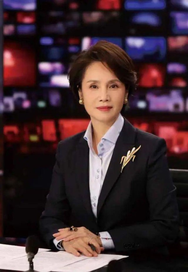 前央视美女主持人，跨界转行当演员，书写人生新篇章……