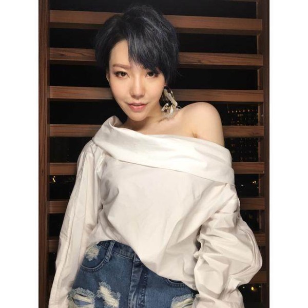 21岁选秀冠军出道，被骂娱乐圈最丑女明星如今整容归来美炸
