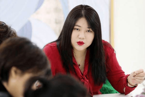 杨天真拿鹿晗恋情说事，反对所有艺人公开恋情，鹿晗粉丝不乐意了