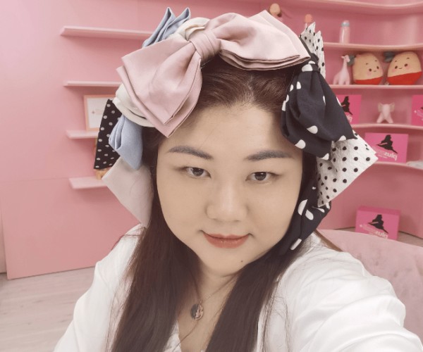 杨天真拿<a style='color:#f10404;' href='https://www.mingxing.cc/tags-723.html ' target='_blank'>鹿晗</a>恋情说事<strong></p> <p><a style='color:#f10404;' href='https://www.mingxing.cc/tags-723.html ' target='_blank'>鹿晗</a></strong>，反对所有艺人公开恋情，<a style='color:#f10404;' href='https://www.mingxing.cc/tags-723.html ' target='_blank'>鹿晗</a>粉丝不乐意了