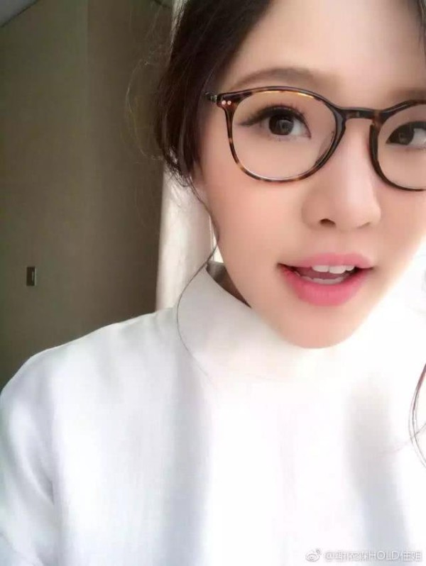 整个娱乐圈都在过母亲节，董璇、何洁、吴绮莉让人看了心疼（2）