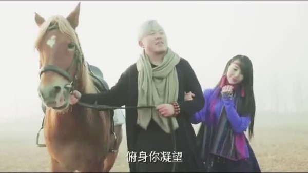 第一次听这首《亲吻草原》太过瘾了，唱出了凤凰传奇的感觉！