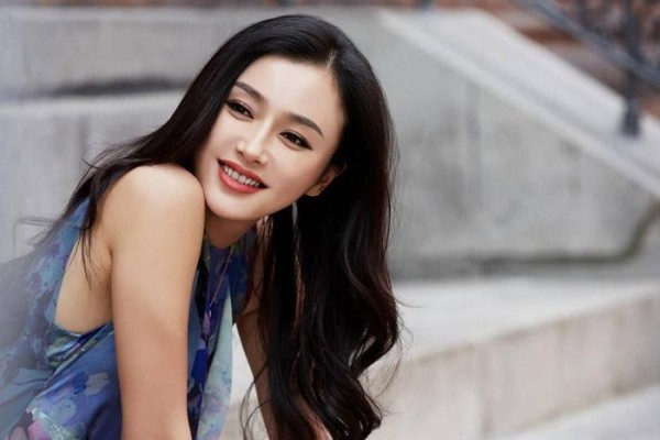 娱乐圈“大脚”美女明星，巩俐第八，秦岚第二，她穿40码以上的鞋