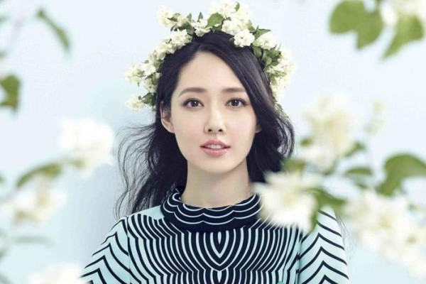 娱乐圈“大脚”美女明星，巩俐第八，秦岚第二，她穿40码以上的鞋