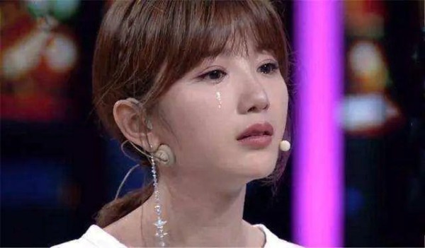她因是女儿身被父亲扔垃圾桶，成明星后，父亲找上门索要5000万