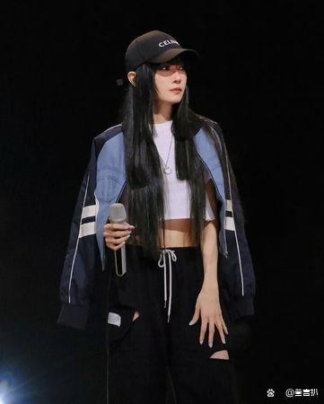 主持人利菁节目录影中无意的一句话，引发了风波