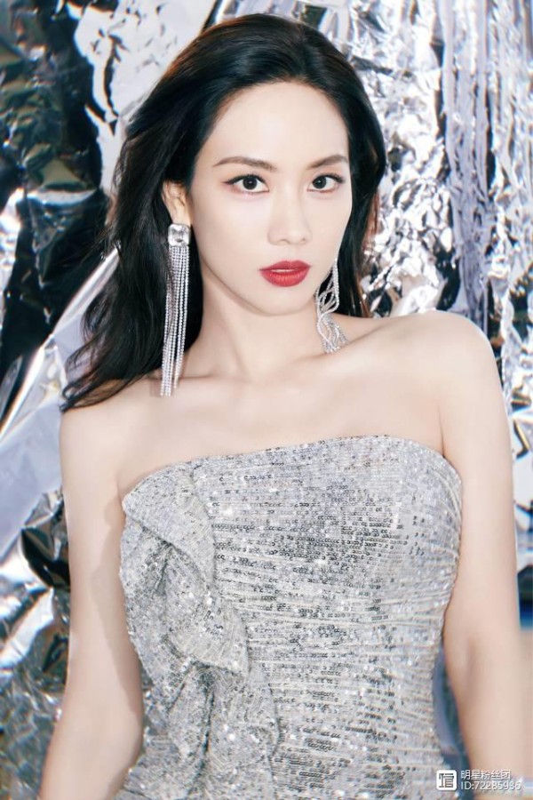 原来王霏霏还演过电视剧，只是造型一言难尽，谁认得出来？