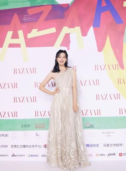 奥运冠军孙一文盛装参加晚宴，女明星想：这是来“砸场子”的吧