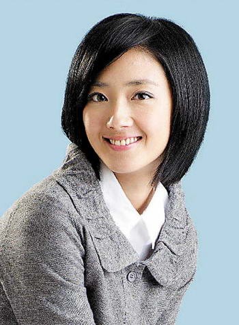 气质桂纶镁代言游戏魔羯女 穿梭现实魔幻中