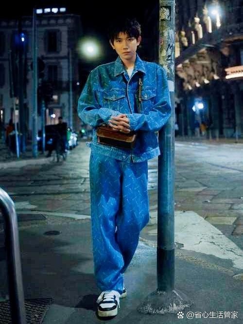 王源巴黎街头引爆闪光灯！揭秘顶流巨星的高光时刻
