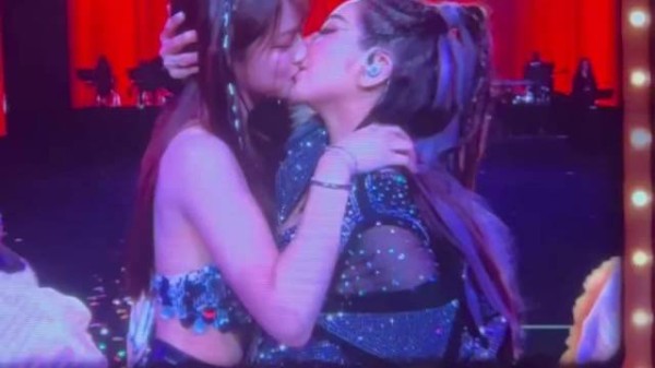 据台媒，台湾女艺人王彩桦与大女儿同台录制节目……