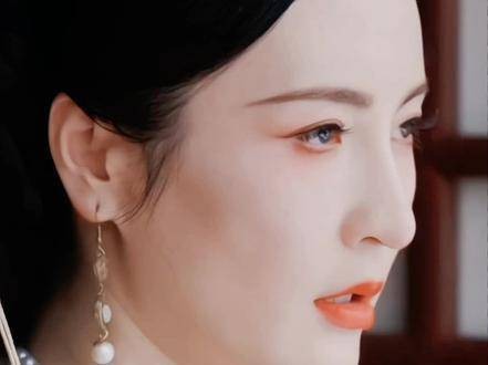 果然如薛芳菲所料,人气飙升后麻烦也接踵而至