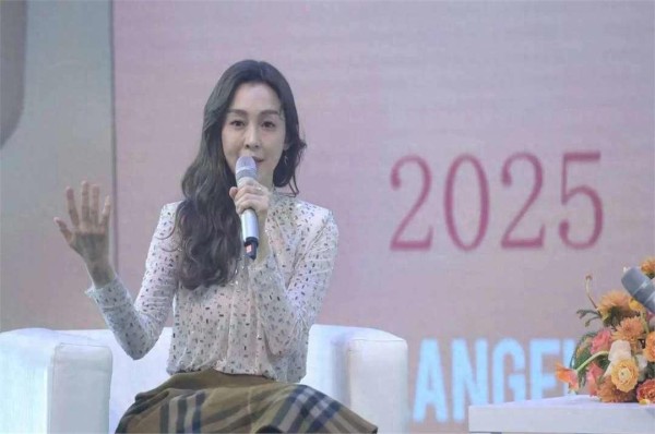 48岁范玮琪哽咽谈经历，父母奶奶已离开，阔别五年后将要重回舞台
