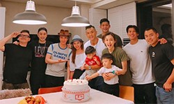 范玮琪为黑人准备生日惊喜 王力宏夫妇等现身庆祝