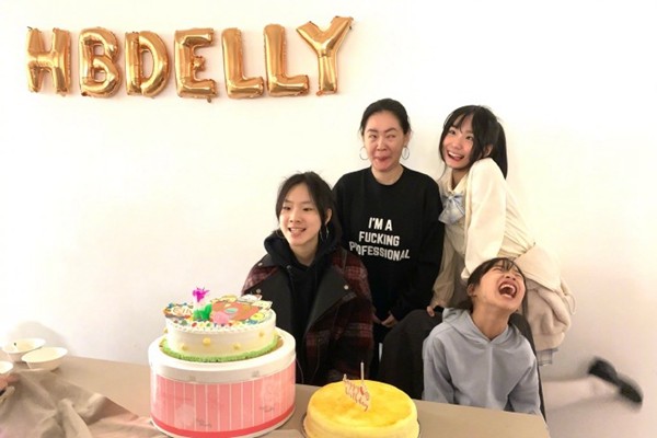 小S为大女儿,大女儿15岁生日,小S女儿