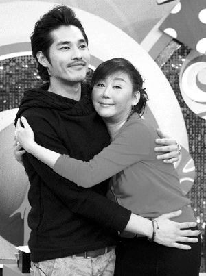 2012年，蓝正龙与蓝心湄闹绯闻，因女方曾喊话说要跟蓝正龙借精子。