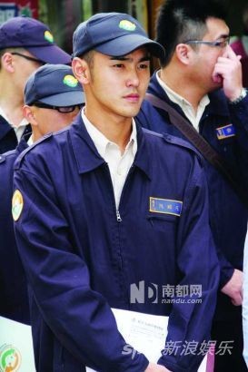阮经天