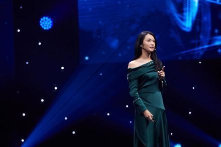 杨幂、赵丽颖崛起之前，她是当之无愧的流量女王，如今叹时代变了