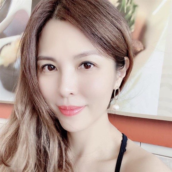 曾结婚一年就离婚！王百瑜打拼多年终翻身，原来是靠做这事