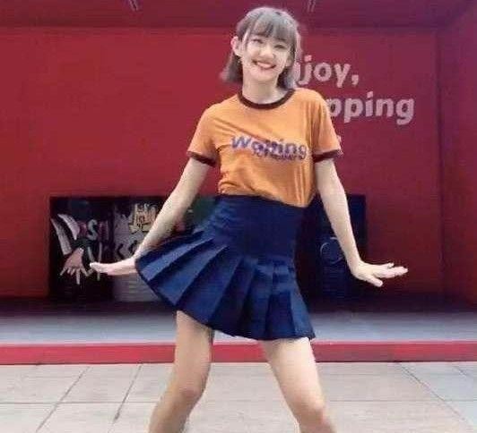 代古拉K上《快本》献艺，曝光真实颜值，网友：感觉恋爱了！