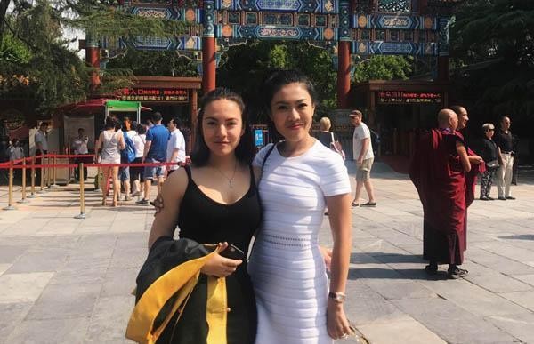 她一夜让娱乐圈捐出1亿, 这个嫁了法国人的女魔头凭啥让明星跟舔