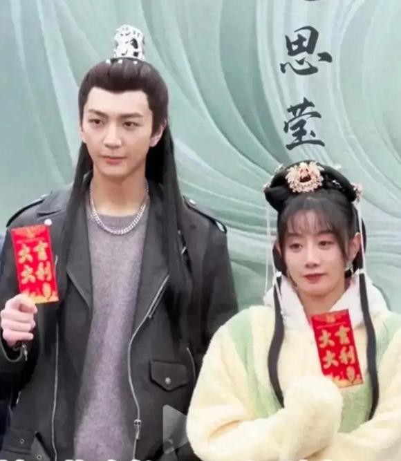 洪欣儿子拍戏了！头突脸歪被网友吐槽：又一位丑孩子硬闯娱乐圈