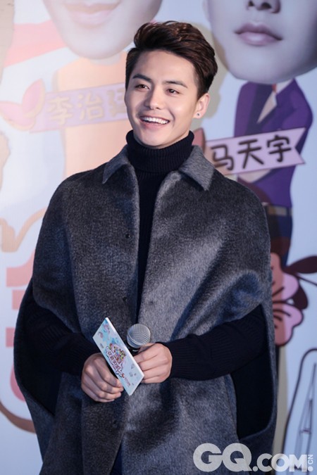 小鲜肉马天宇、因为安静、随和、善于守护姐姐们成为“团宠”，50后的奚美娟、60后的徐帆、70后的王琳和林志玲、80后的宋茜全被他俘获芳心。 