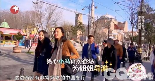 马鲜肉上了飞机就没闲着，马上手机百度土耳其攻略，小编亲自查了一下，搜索结果里的什么门票、交通指南、景点介绍，附近中餐店等等，马鲜肉全都没白看，现学现卖，一个APP就把自己塑造成了“万能帝”！