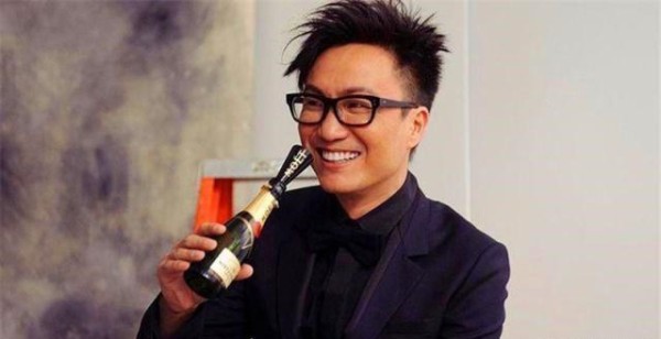 他身世显赫誉为歌神，却沦为三线演员，退出歌坛