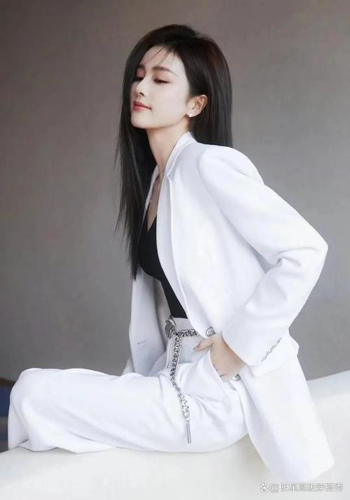 明星穿衣服搭配图片女