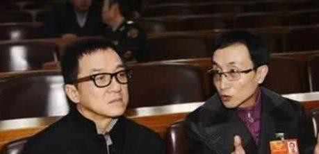 明星参加会议素颜出镜，胡歌变身文艺男，姚明一人承包所有笑点