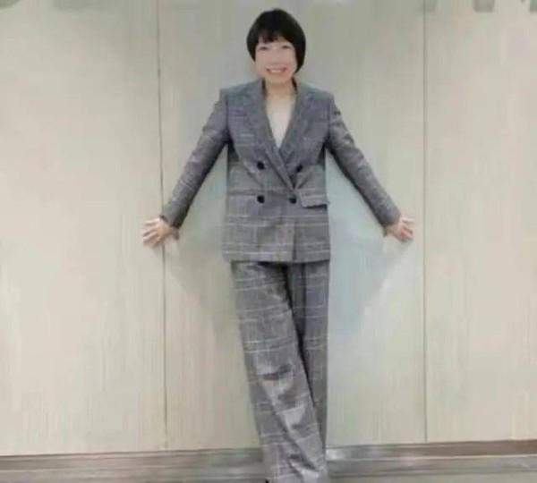 那英杨坤现身私人聚会！那英穿黑T变温柔<strong></p> <p>杨坤</strong>，杨坤被美女环绕脸通红