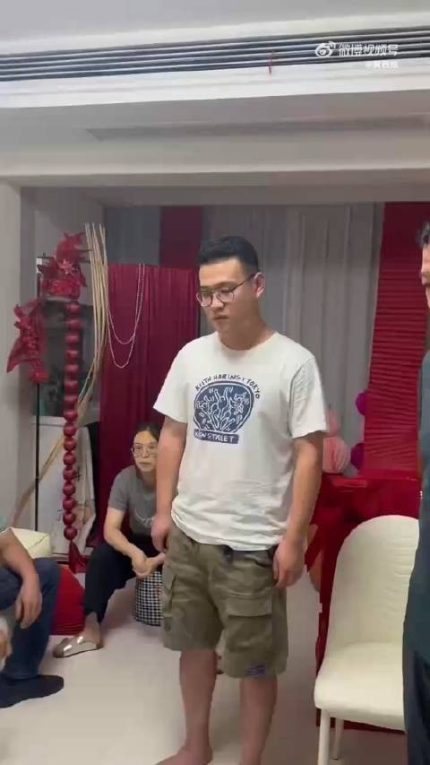 月入三千谈两个女朋友,一个7年,一个3年,这个月办婚宴暴露了