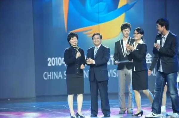 河北最年轻女县长走红，本硕博均毕业于清华，才华和颜值齐飞