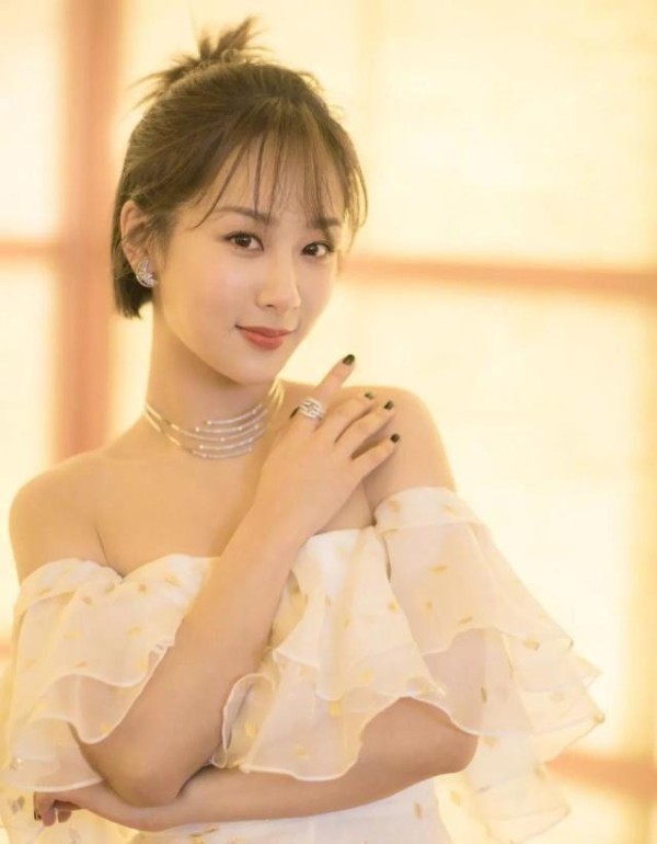北京台春晚首次玩创意，发布明星关键词海报，你能猜出几位艺人？