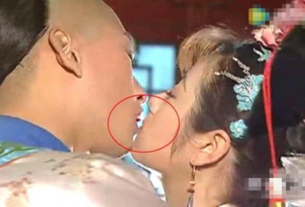 拍吻戏入戏太深的明星，她是首位伸舌头的女星，网友：看害羞了！