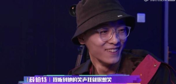 即刻电音：范丞丞助阵表演接受点评，谁注意他全程不安分的右手？