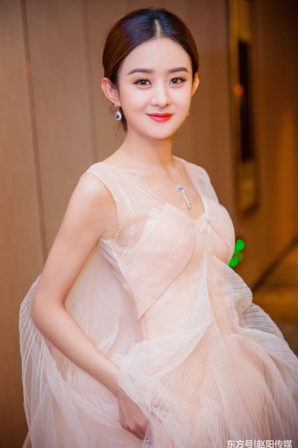 赵丽颖生子后抑郁因为复出代言被抢？赵丽颖刘诗诗撕母婴资源真假