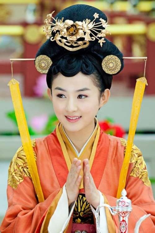 赵丽颖生子后抑郁因为复出代言被抢？赵丽颖刘诗诗撕母婴资源真假