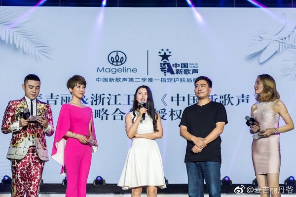 谢楠 张翰一，作为主持人见证了这历史性的一刻