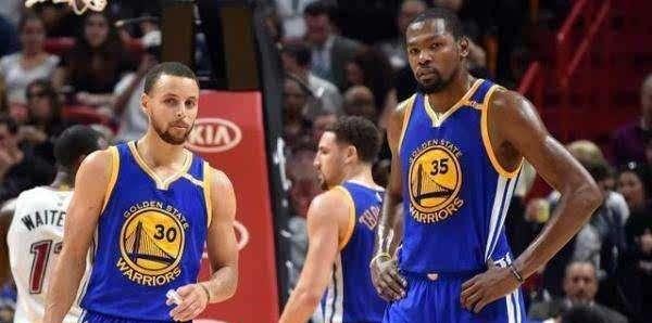 NBA球星转会身价排行榜（探寻NBA球星转会市场的最新动态，揭示他们的身价背后的故事）