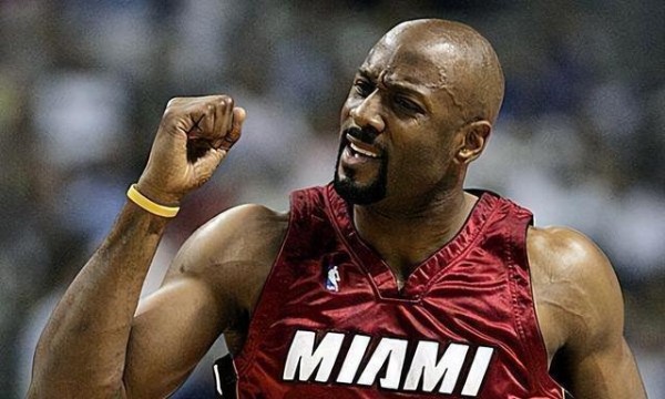 NBA球星转会身价排行榜（探寻NBA球星转会市场的最新动态，揭示他们的身价背后的故事）