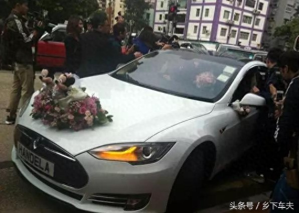明星结婚烧钱买豪车，郭晶晶5亿，王祖蓝婚车却是电动的