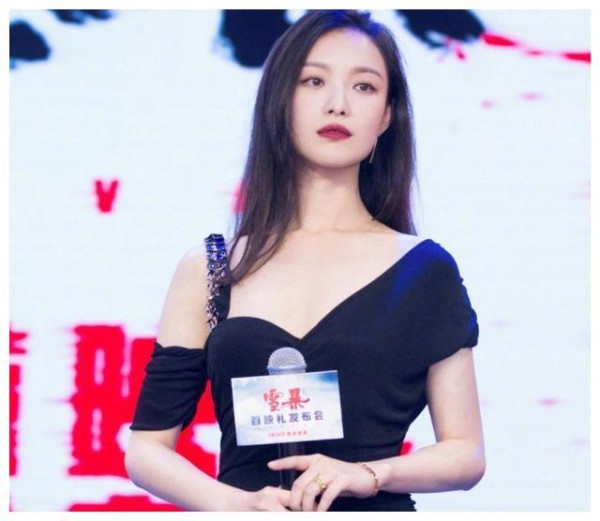 倪妮的开挂人生，从她自律减肥塑形开始，完美的身材都是这样练的