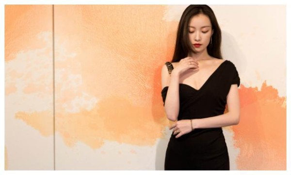 倪妮的开挂人生，从她自律减肥塑形开始，完美的身材都是这样练的