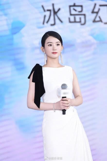 工作室晒赵丽颖高清活动组照，粉丝吐槽：修图太过，看起来怪怪的