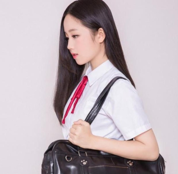 林心如工作室新签女艺人，看到女孩的长相后，网友们都替她心疼！