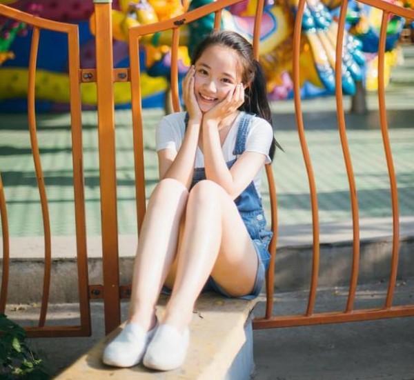 林心如工作室新签女艺人，看到女孩的长相后，网友们都替她心疼！